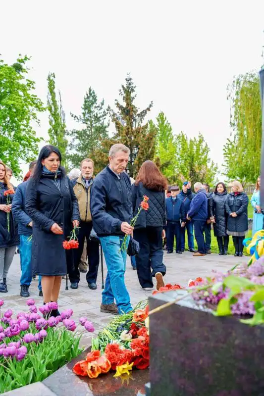 У Вінниці вшанували пам’ять жертв Чорнобильської катастрофи: до пам’ятника поклали квіти